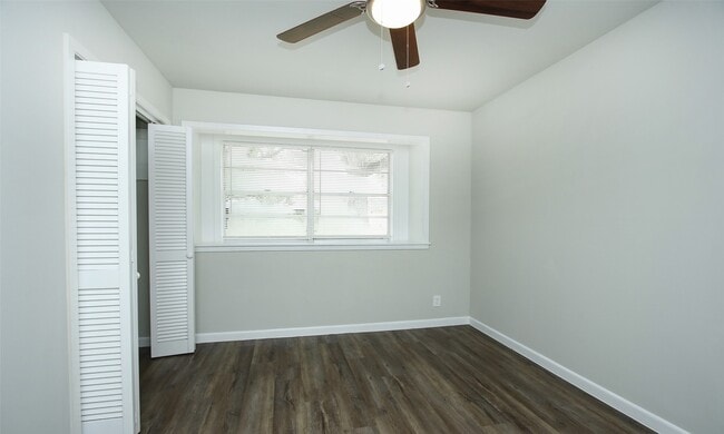 Building Photo - 9205 Vicksburg Ave