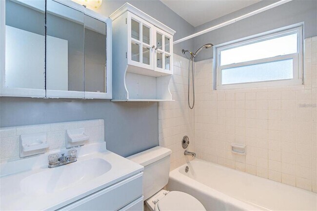 Building Photo - 7057 Sunset Dr S