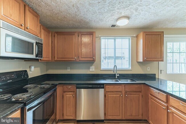 Building Photo - 6302 Betsy Ross Ct