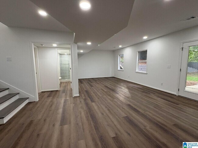Building Photo - 112 Loyola Cir