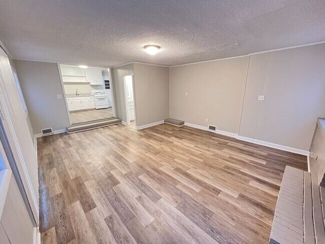 Building Photo - Remodeled 3 Bed Home Near Downtown Raleigh