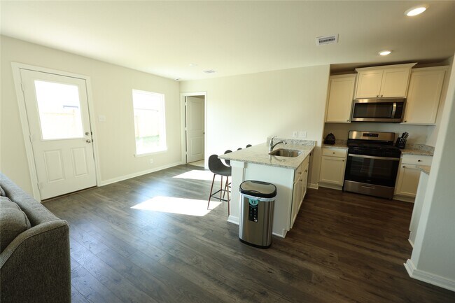 Building Photo - 428 Lgt Smt Dr