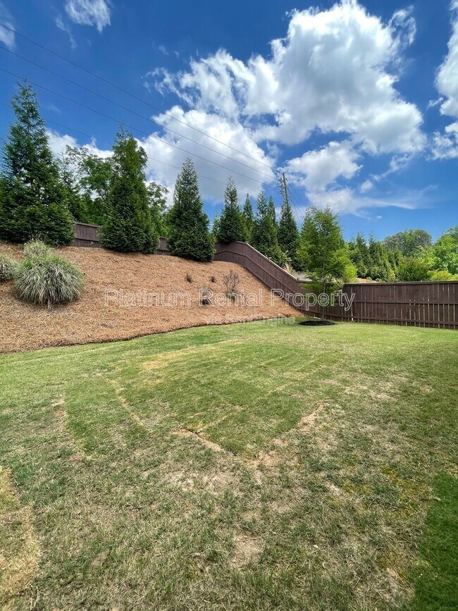 Building Photo - 1825 Dahlia Dr