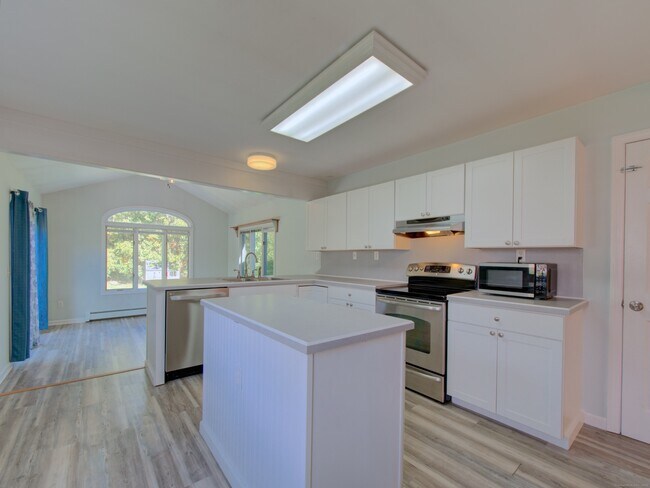Building Photo - 24 Larchmont Terrace