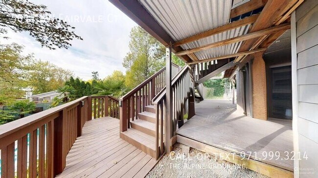 Building Photo - 5017 SW Fairvale Ct