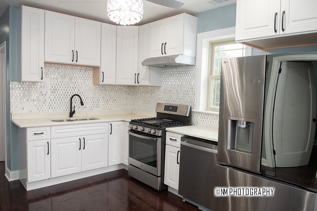 Building Photo - 2026 W McLean Ave