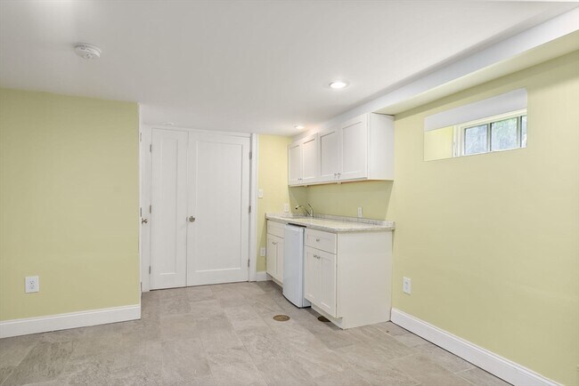 Building Photo - 4 Gracewood Park