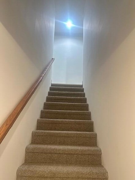 Building Photo - 1923 Cypress Ln