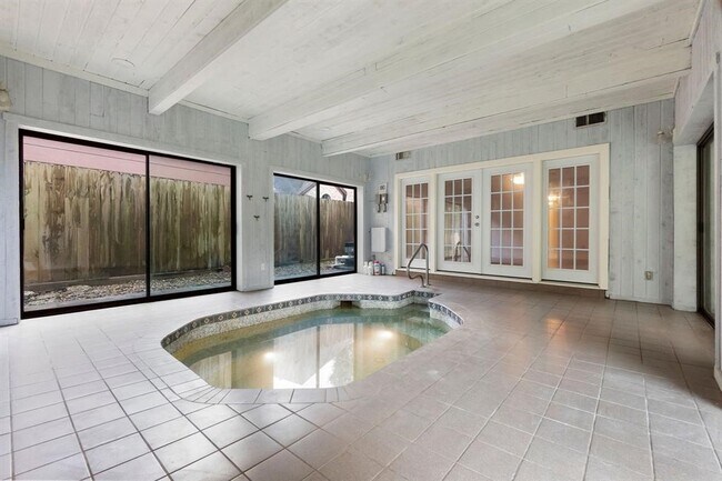 Building Photo - 6803 Walton Heath Dr