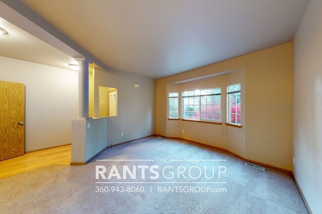 Building Photo - Great Location!  Quiet Neighborhood!