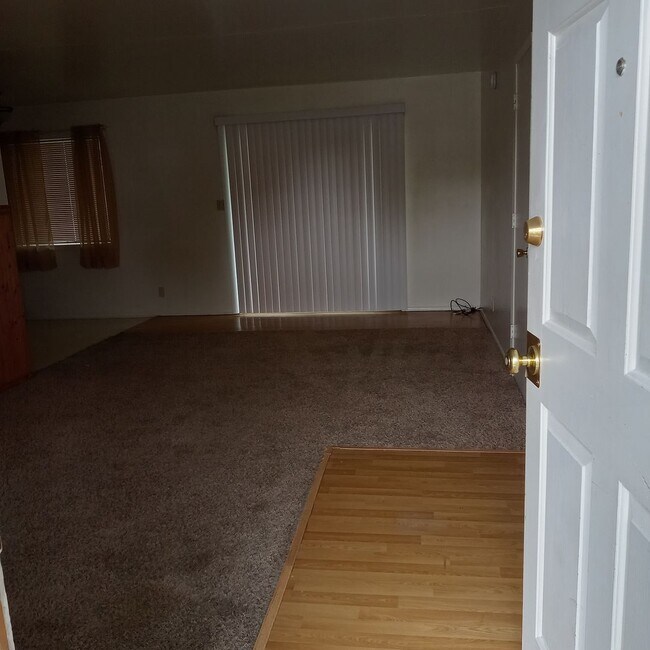 Building Photo - 971-983 W Idaho Ave