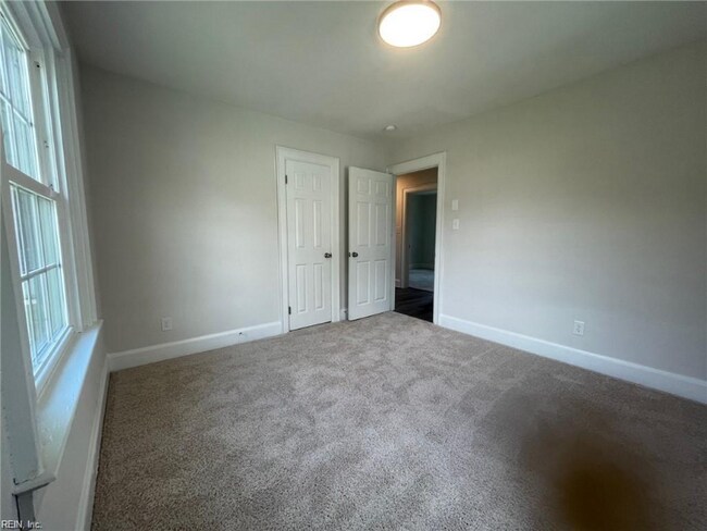 Building Photo - 728 Bolling St