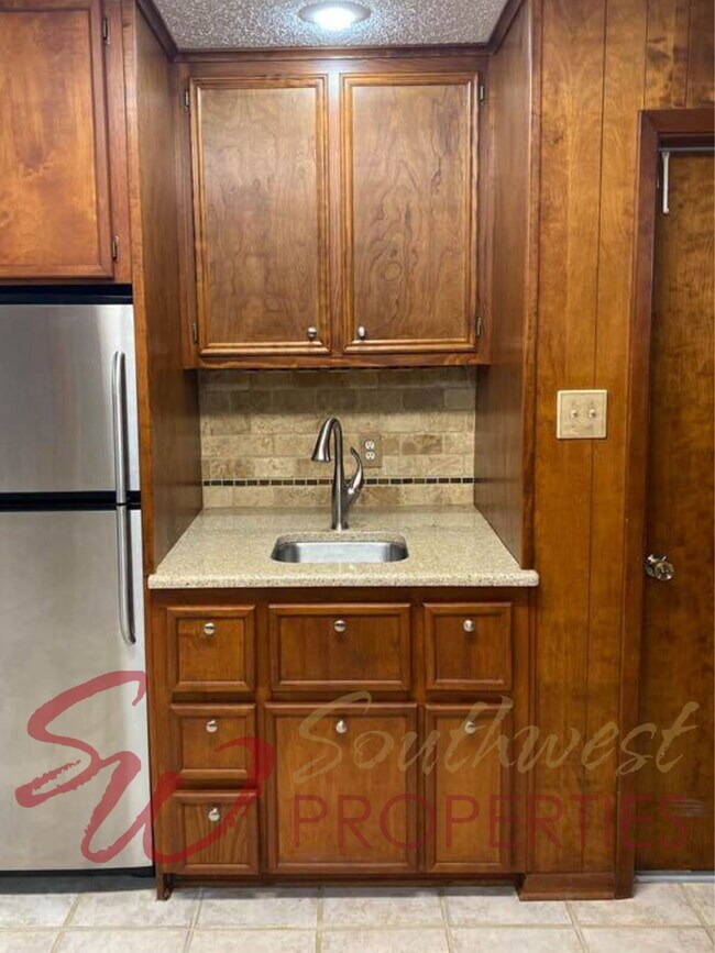 Building Photo - Spacious 3 Bedroom Brick Home in the Heart of Stephenville!