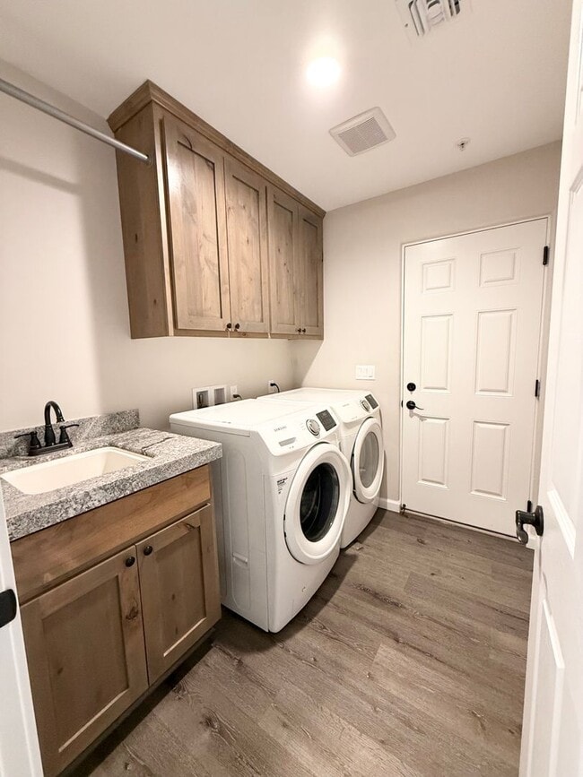 Building Photo - **COMING SOON ** 3 Bed 2 Bath Home