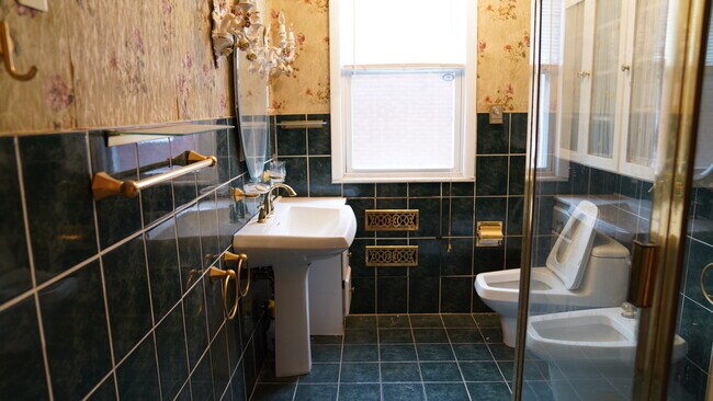 Building Photo - 6345 Morrowfield Ave