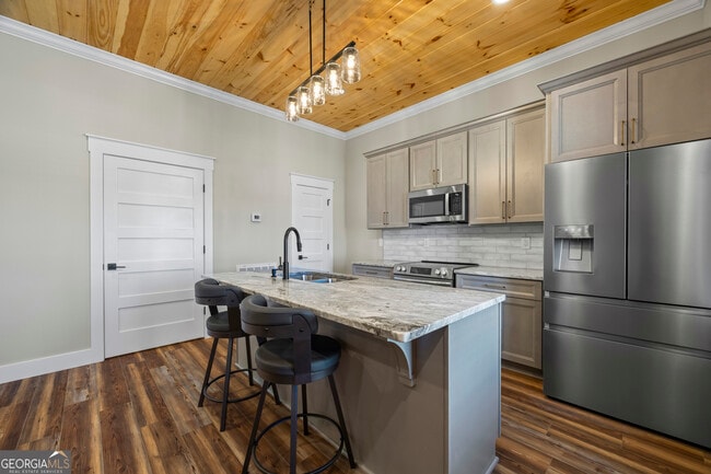 Building Photo - 958 Church St