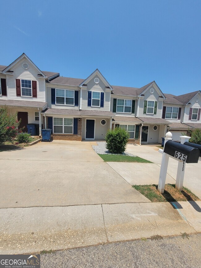 Building Photo - 625 Chase Ln
