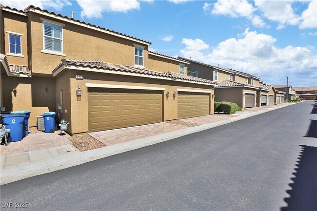Building Photo - 3173 Arco Ave