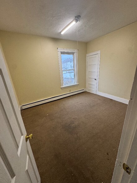 Building Photo - 21 Branch St