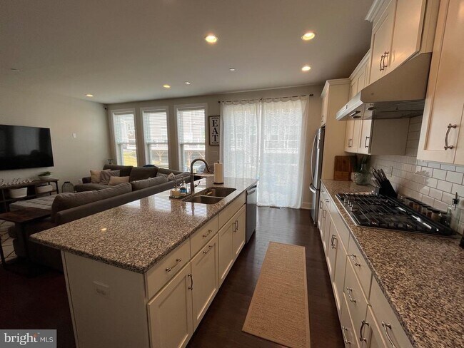 Building Photo - 405 Redbud Ln