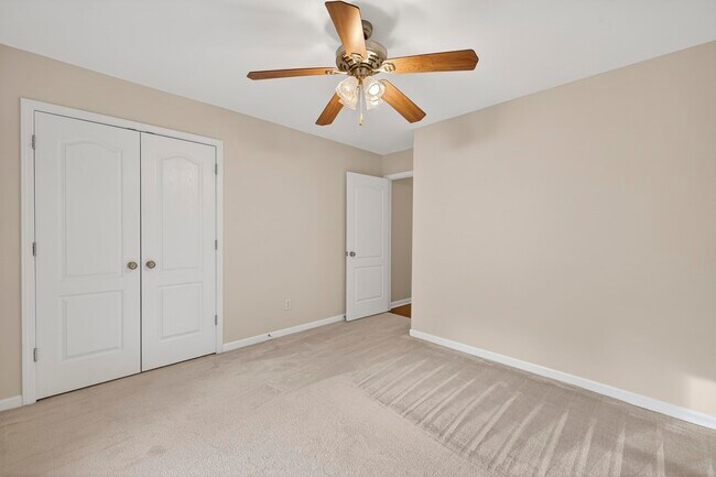 Building Photo - 155 W River Bend Dr