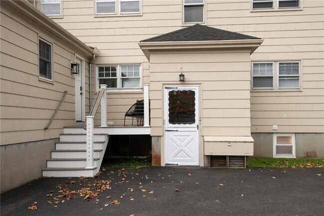 Building Photo - 118 Ruggles Ave