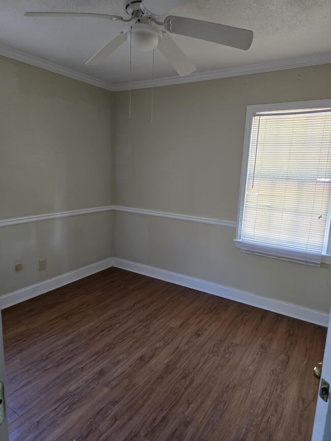 Building Photo - 836 Northside Dr E