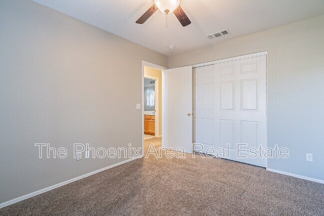 Building Photo - 251 W Windsor Dr