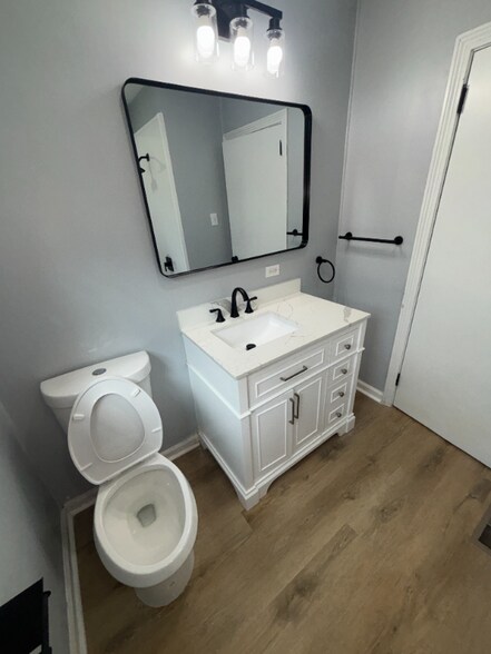 Building Photo - 619 Pinewood Ave