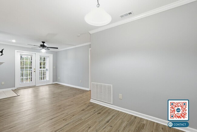 Building Photo - Beautiful Top-Floor Condo in the Heart of Bluffton - $500 Move In Special