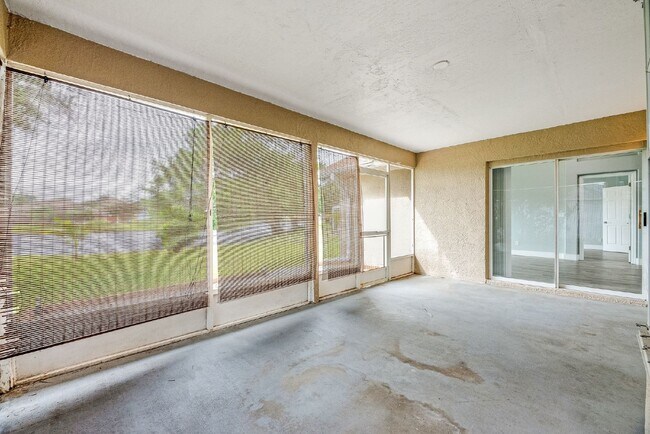 Building Photo - Stunning 3 Bed, 2 Bath Home in Vizcaya Estates