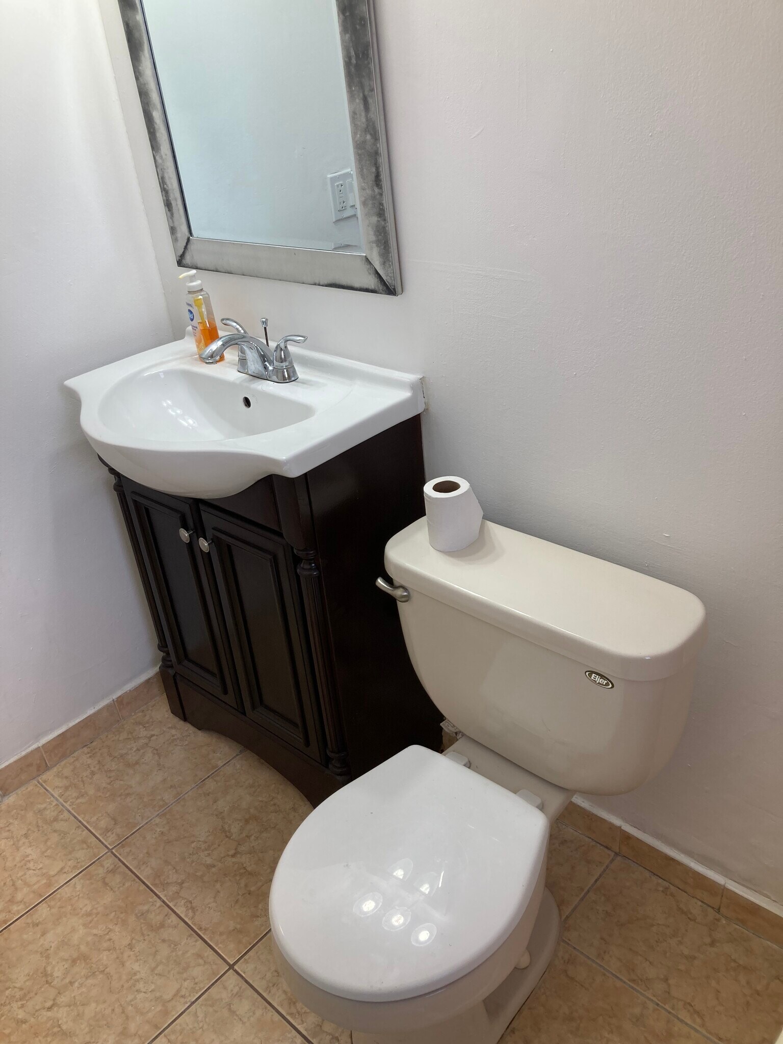 Building Photo - 2101 Bay Dr