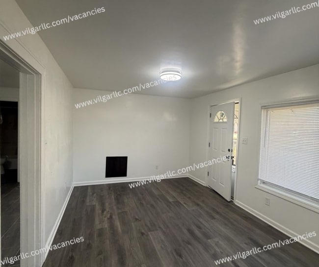 Building Photo - Newly Renovated 2-Bedroom • 1-Bathroom Home.