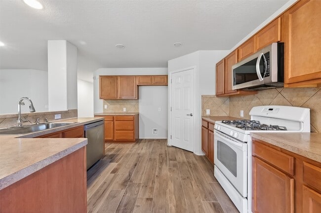 Building Photo - 827 Honeysuckle Vine Dr