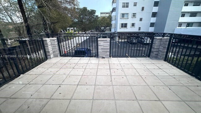 Building Photo - 320 SW 29th Rd