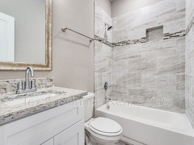 Building Photo - 3207 Karen St