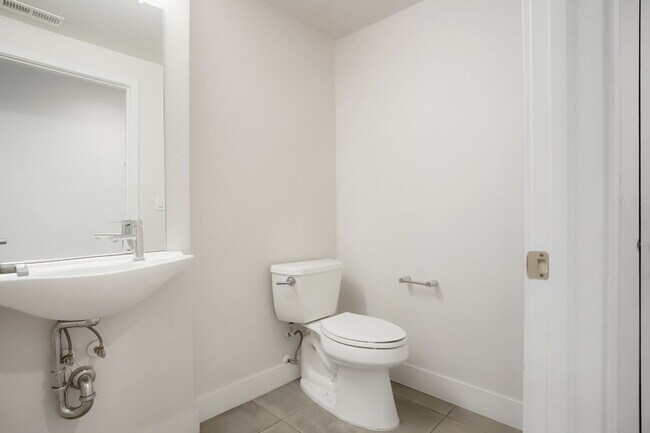 Building Photo - Stylish Sloan’s Lake Townhome with Rooftop...