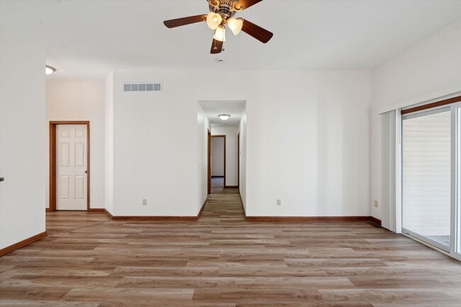 Building Photo - Large 3 Bed 2 Bath ranch for rent