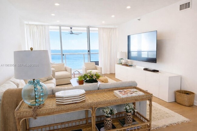 Building Photo - 1541 Brickell Ave