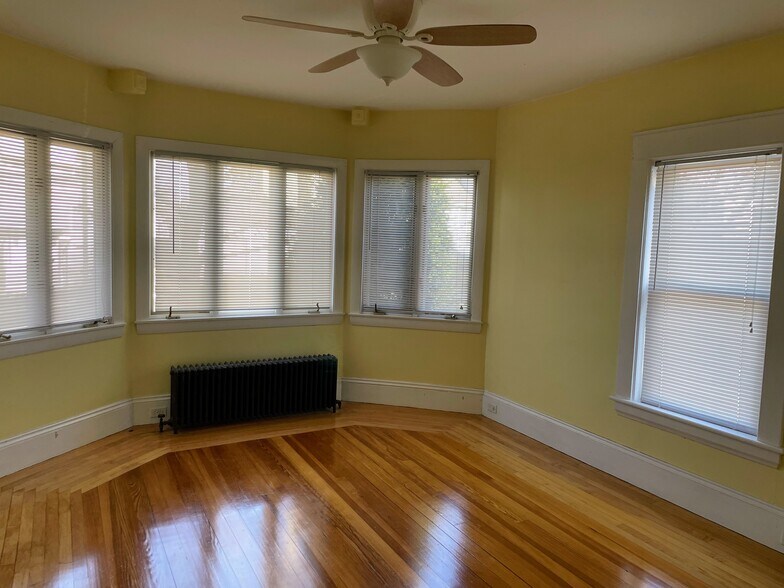 Living Room - 637 Dix St