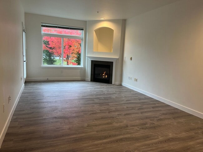 Building Photo - Sunny and Bright 2 Bedroom 1 Bathroom Cond...