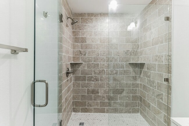 Building Photo - 124 E Castlebriar Dr