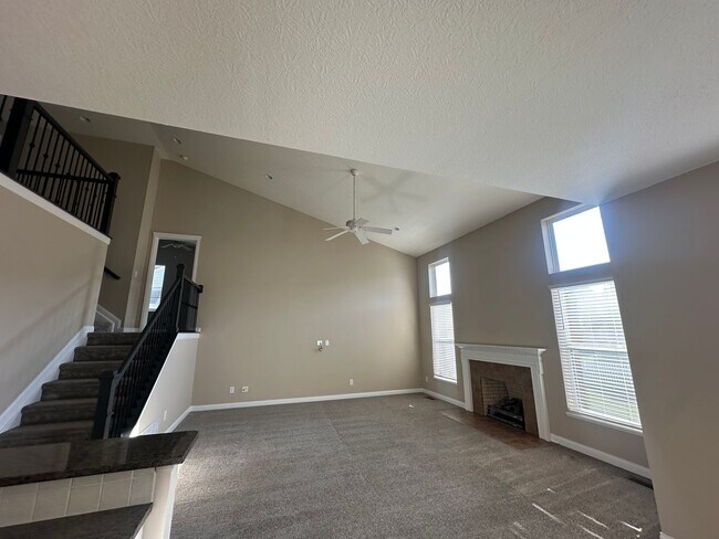 Building Photo - Lakes of Worthington