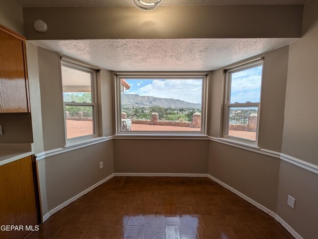 Building Photo - 612 Somerset Dr