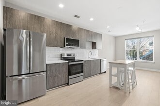 Building Photo - 989 S Buchanan St