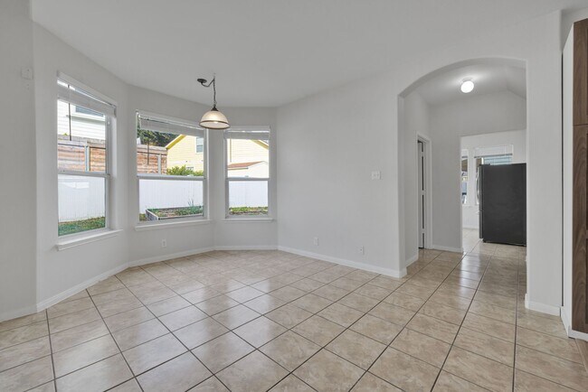 Building Photo - 136 Brook Shire
