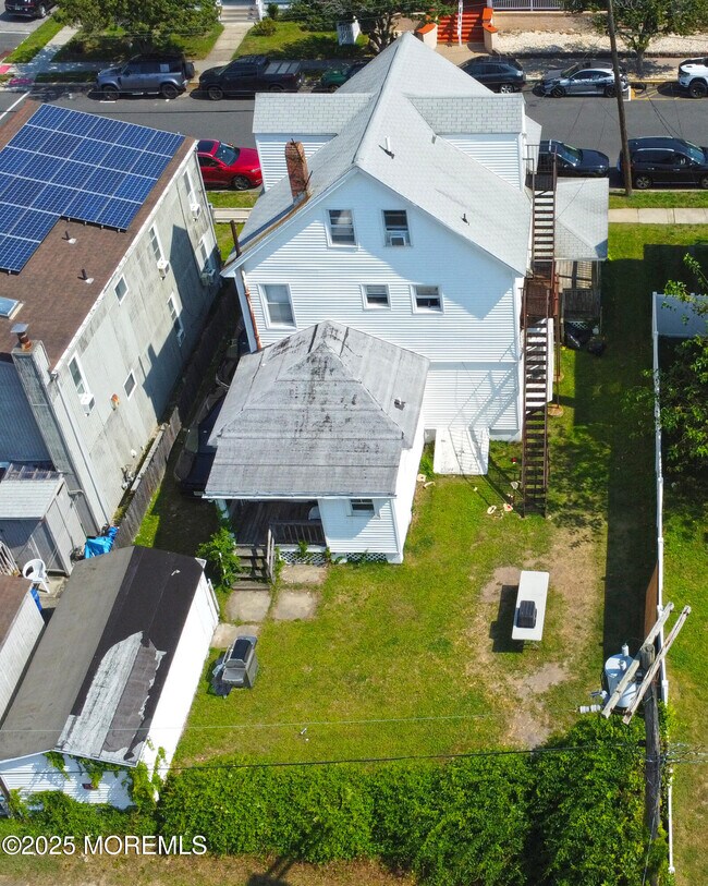 Building Photo - 113 12th Ave