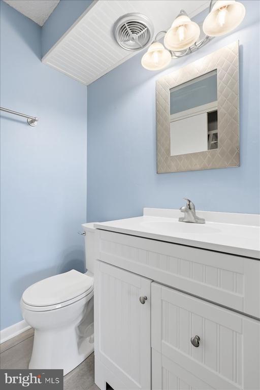 Building Photo - 1745 Edgewood Hill Cir