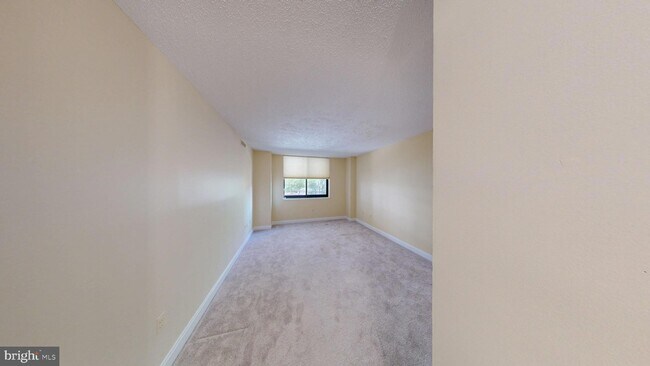 Building Photo - 4550 N Park Ave