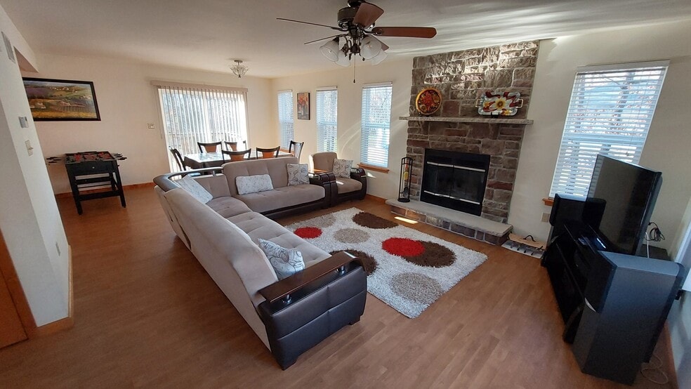 Building Photo - 51 Mohawk Trl